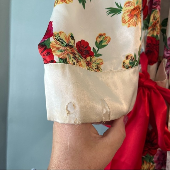 Vintage Gold Label Victoria Secret ivory red floral robe size Large - Picture 4 of 16